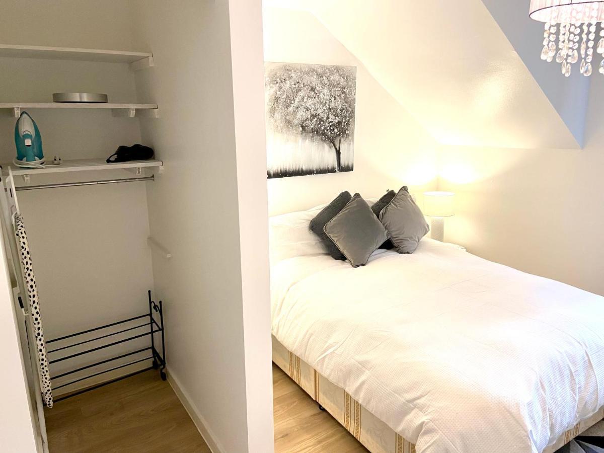 London Studio Self Contained, Newly Furbished ภายนอก รูปภาพ
