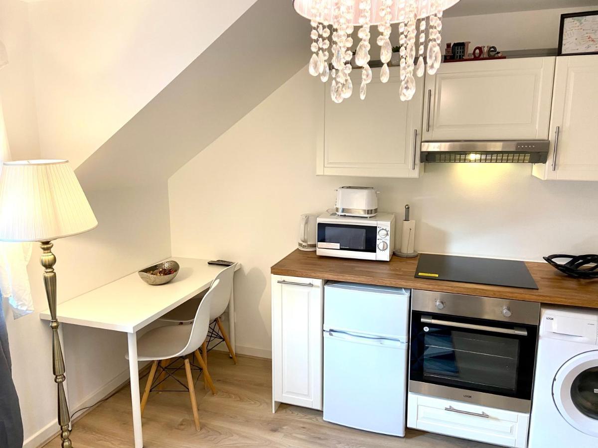 London Studio Self Contained, Newly Furbished ภายนอก รูปภาพ