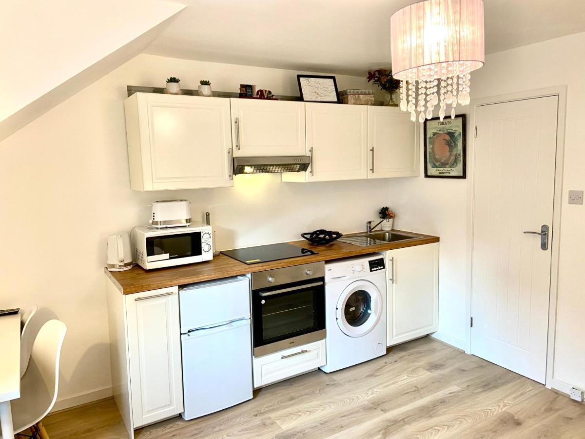 London Studio Self Contained, Newly Furbished ภายนอก รูปภาพ