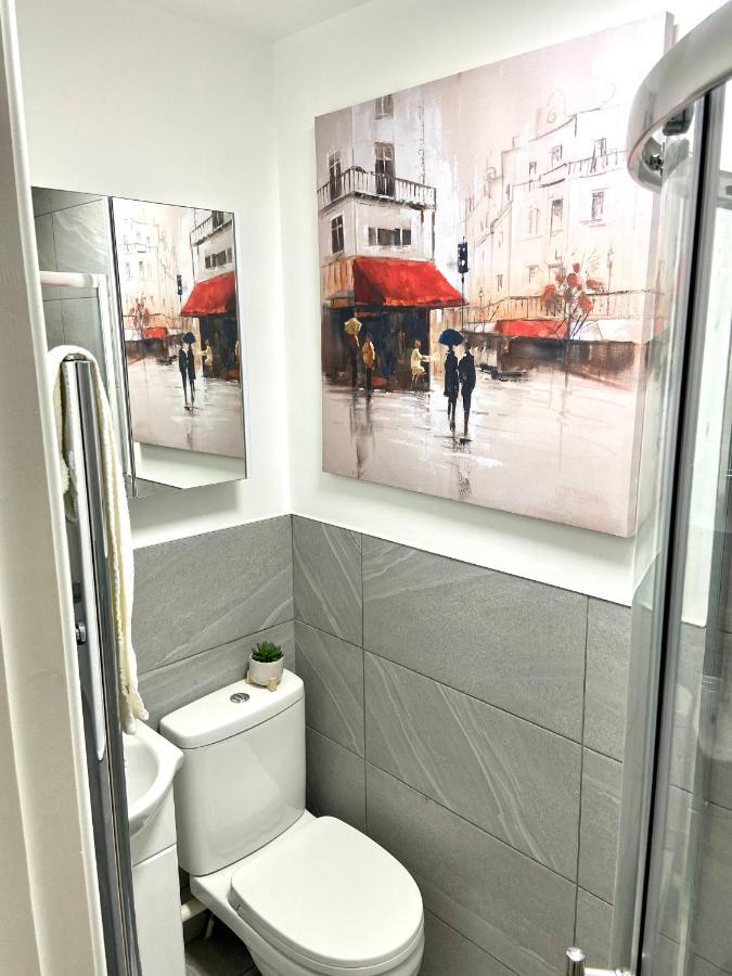 London Studio Self Contained, Newly Furbished ภายนอก รูปภาพ
